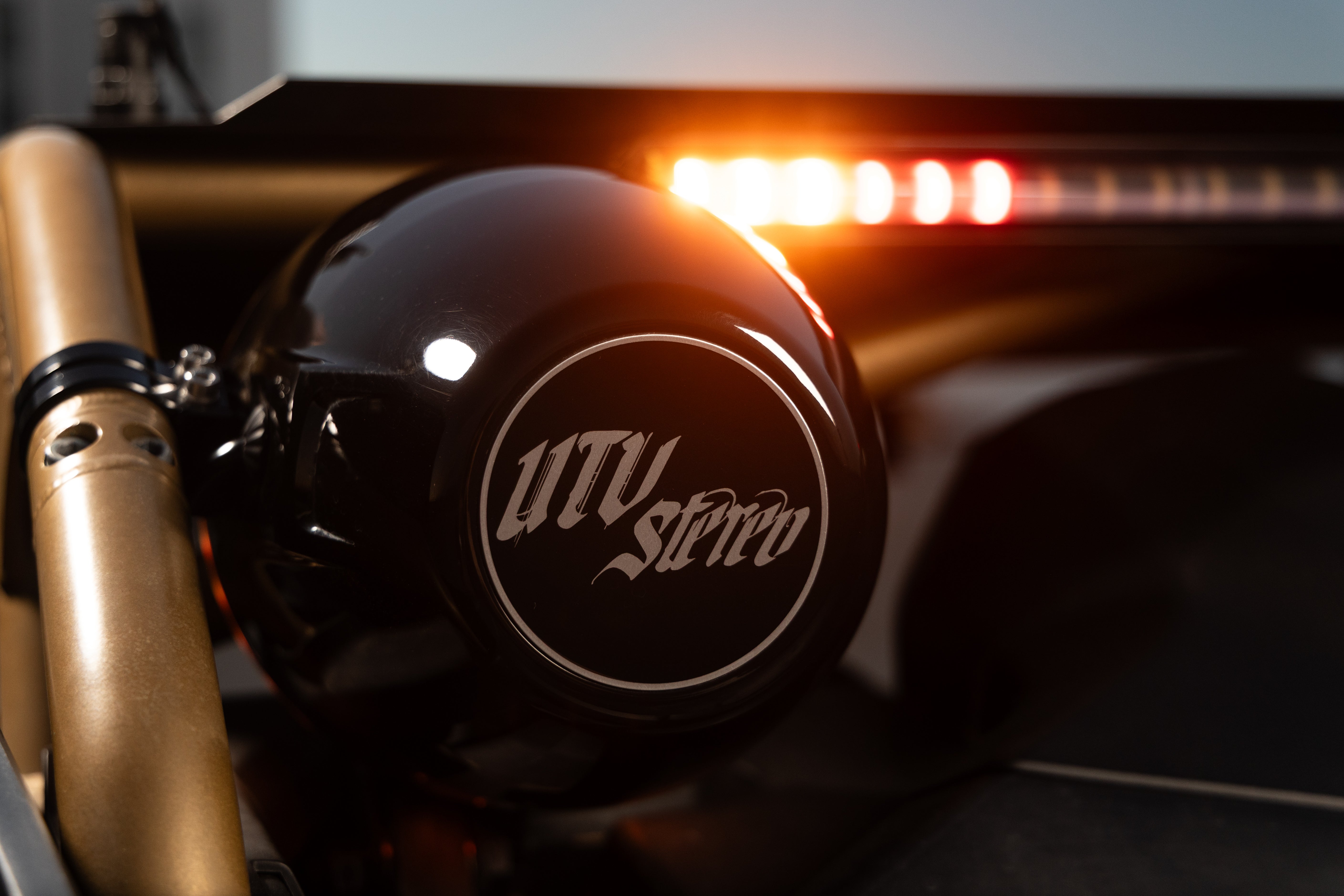 Can-Am_Mav_R_Speaker_in_Pod